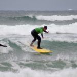 Alumno clase de surf Cantabria