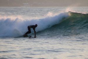 Surfeando al atardecer 03