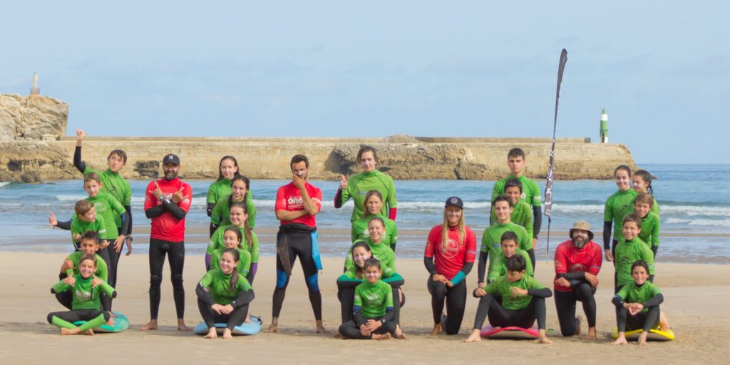 Foto grupo alumnos surfcamp