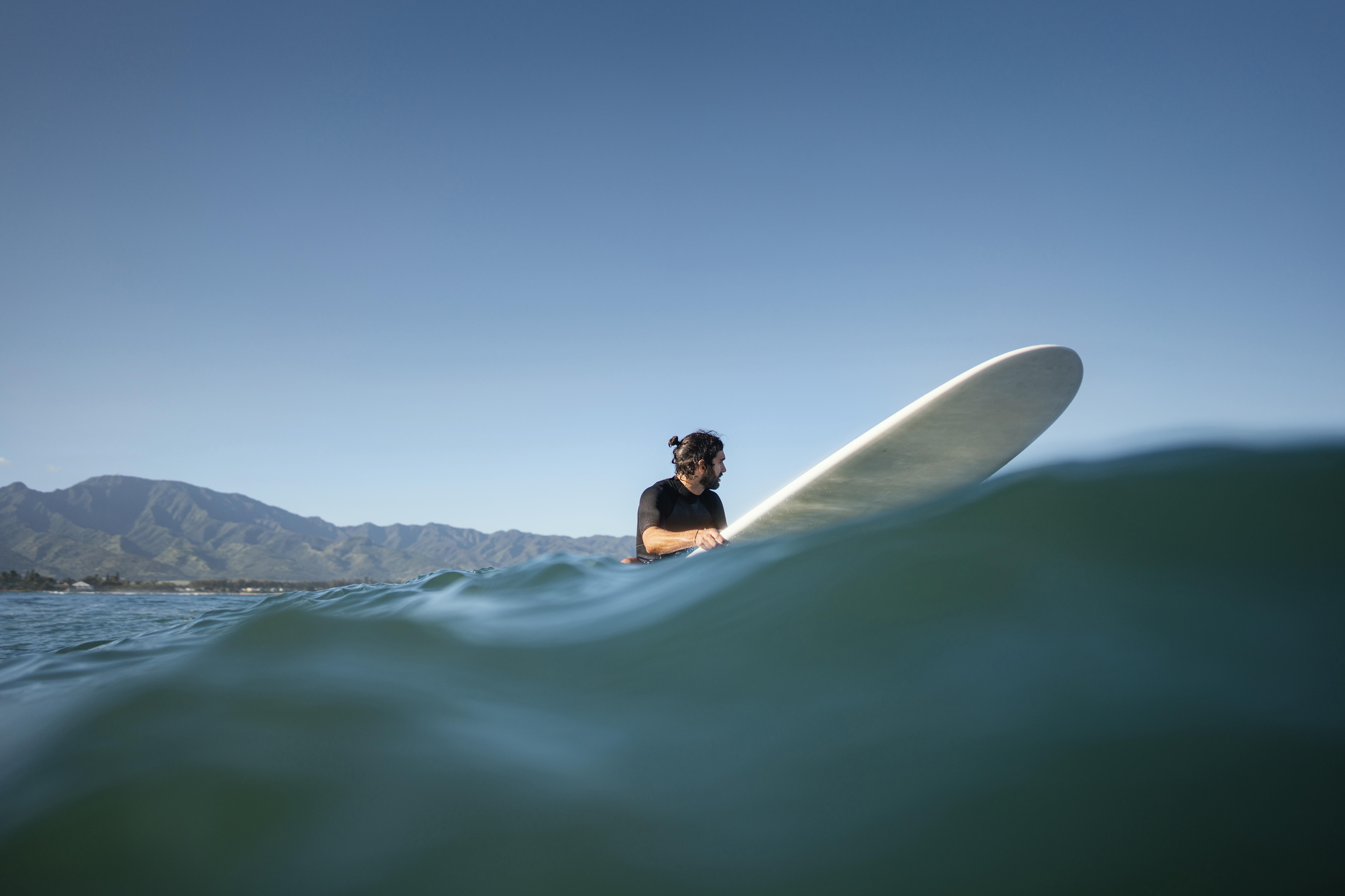 Alumno de Buena Onda haciendo surf